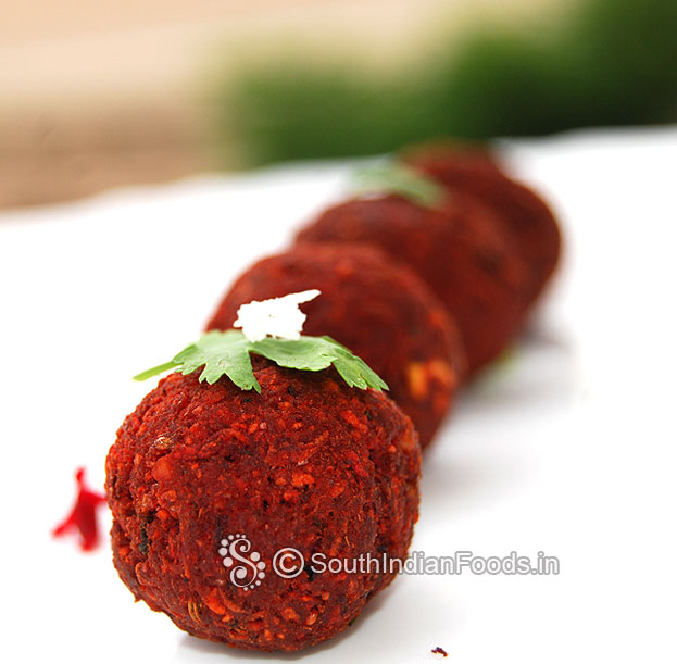 Beetroot balls with breadcrumbs and roasted gram