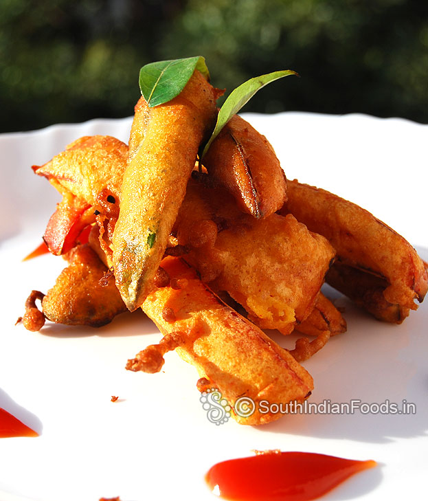 Red & green capsicum fritters