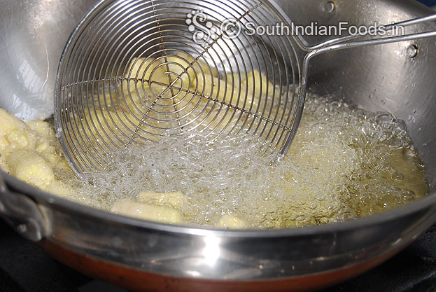 Heat oil in a pan, add baby corn, deep fry 