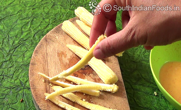 Cut baby corn into thin stripes