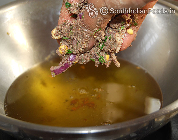 Heat oil in a pan, sprinkle ragi pakoda mixture over the hot oil