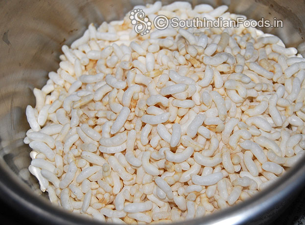 Add 2 cups puffed rice/ pori in a bowl