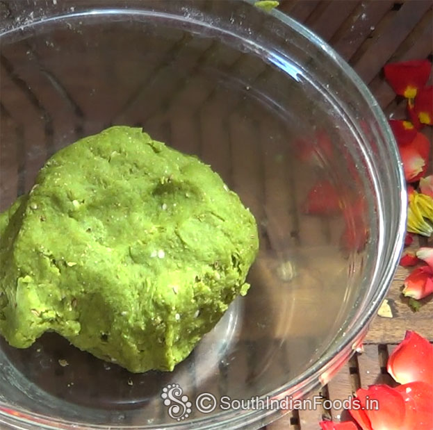 Palak dough ready, keep it aside for 10 min