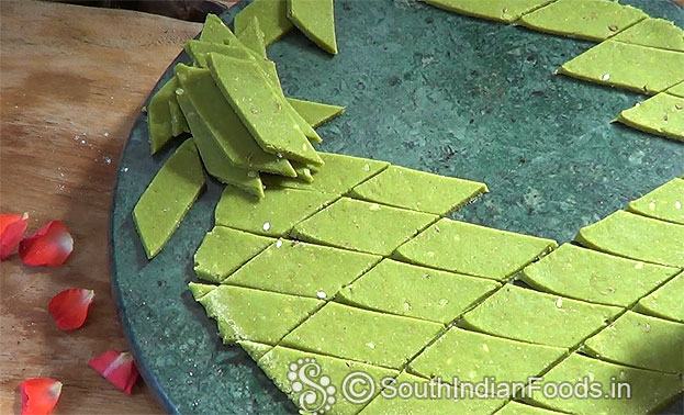 Palak/spinach diamond cuts ready