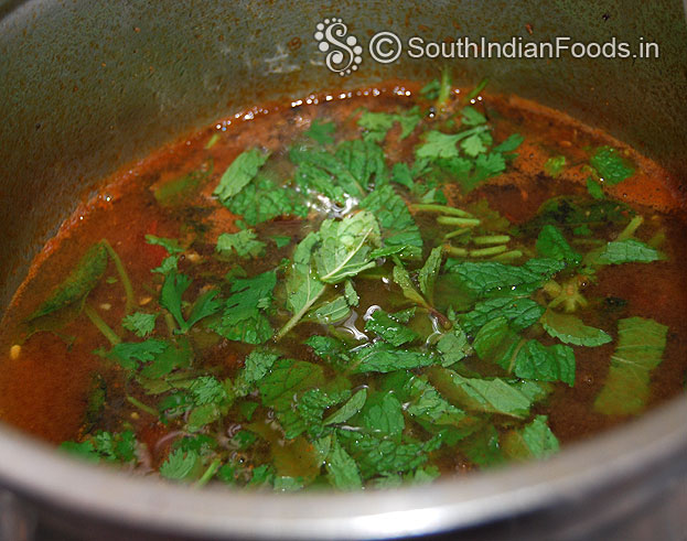 Add coriander leaves & mint leaves