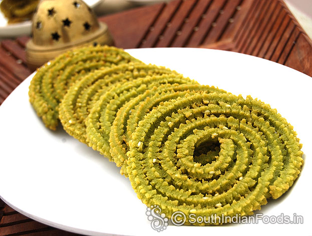 Spinach star chakli