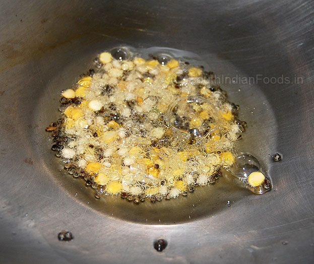 Seasoning with mustard, urad dal & bengal gram