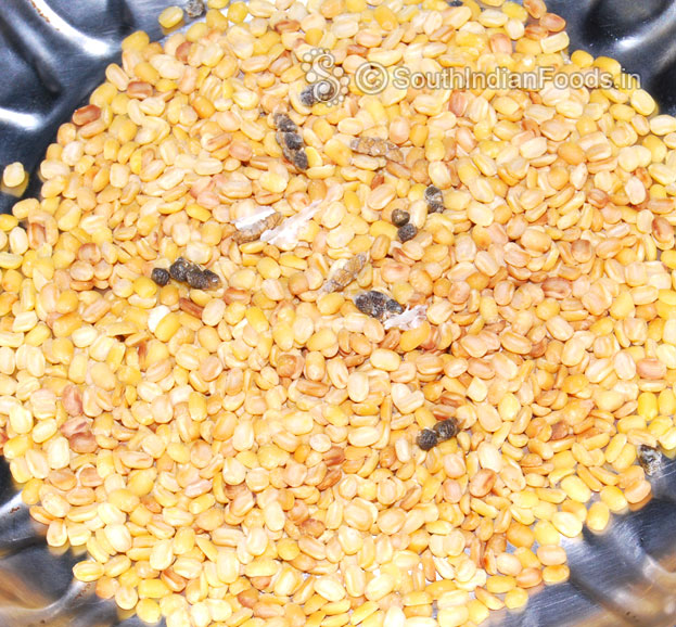 Dry roasted moongdal & Cardamom seeds