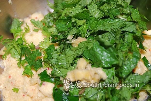 Transfer moong dal mixture to a bowl, add mint, coriander & curry leaves mix well