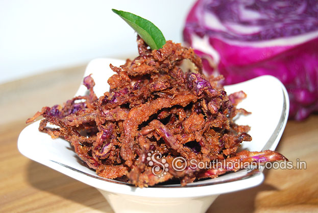 Red cabbage pakora fritters