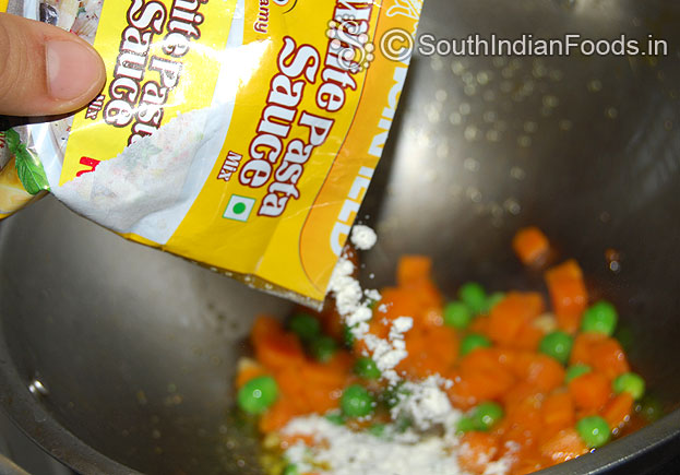 Add white sauce pasta powder