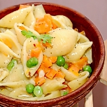 Instant white pasta with vegetables