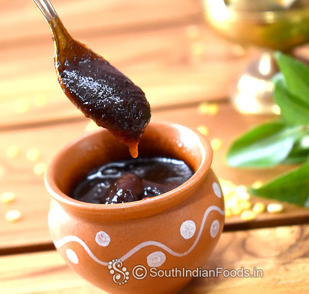 Tamarind chutney[Tamarind, dates/jaggery, asafoetida, red chilli powder & salt]
