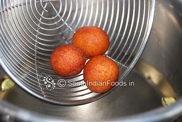 Crispy outside and soft inside-Fried bread balls are ready
