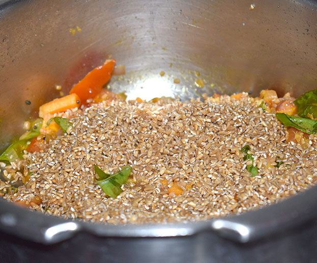 Add roasted wheat rava