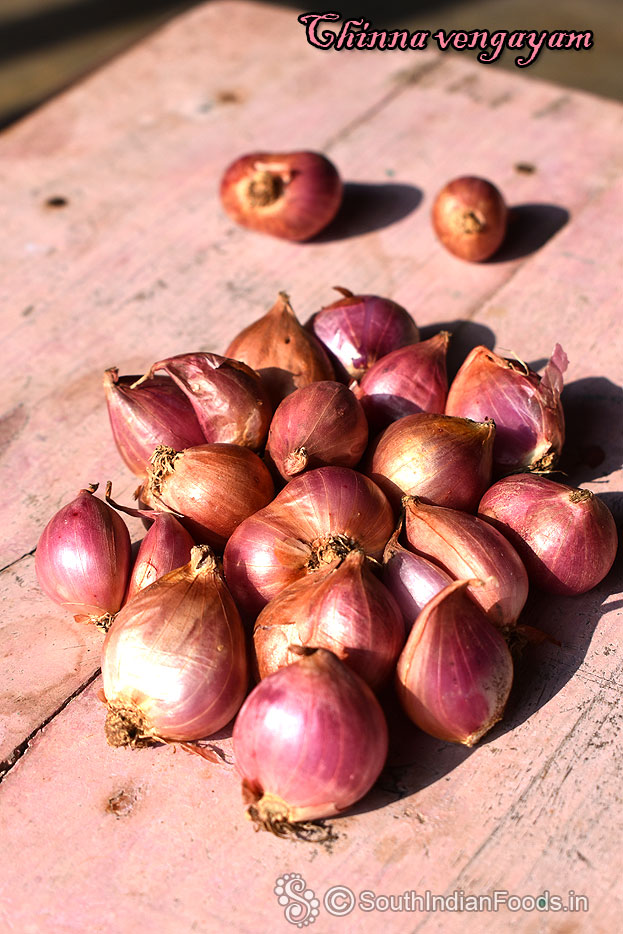 Onion puli kuzhambu  Chinna vengaya puli kuzhambu 