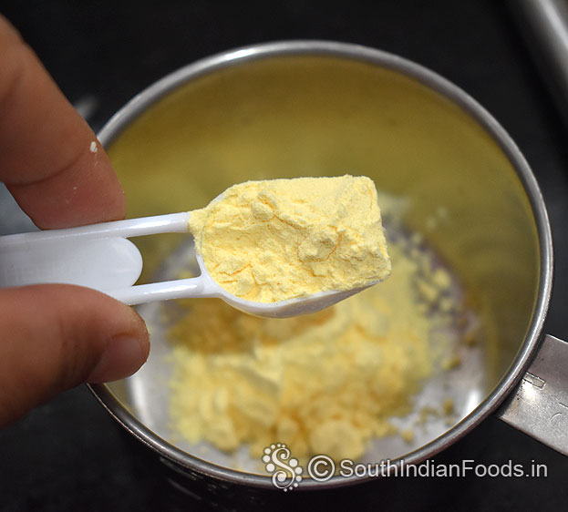 In a bowl, add custard powder 