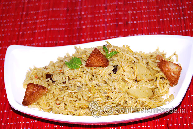 Coriander pulao with roasted bread & nuts