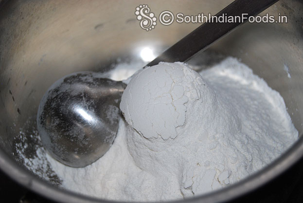 Add 6 ladle of rice flour