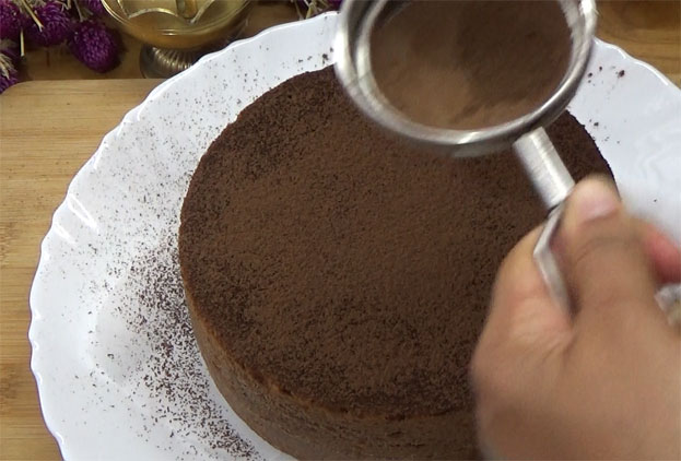 Sprinkle cocoa powder