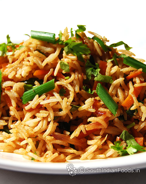 Fried rice with carrots and capsicum