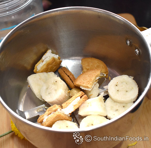 In a mixer jar add, banana, golden oreo