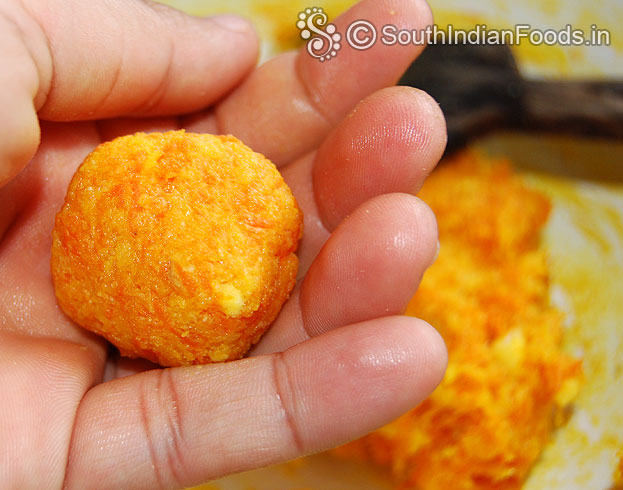 Make equal size carrot laddus from the mixture