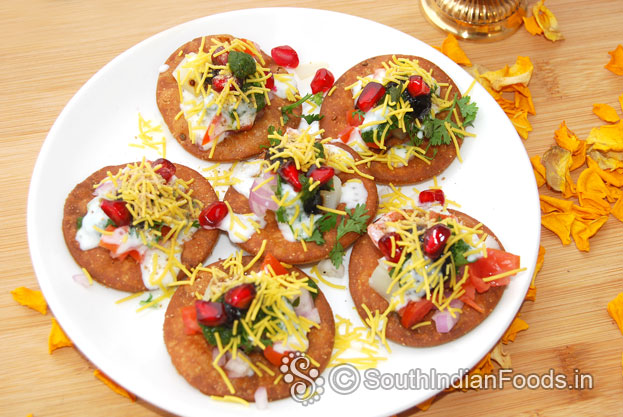 Crispy papdi with pomegrante, green chutney, tamarind chutney, and sev