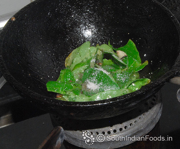 Prepare seasoning- Oil, mustard, curry leaves, hing