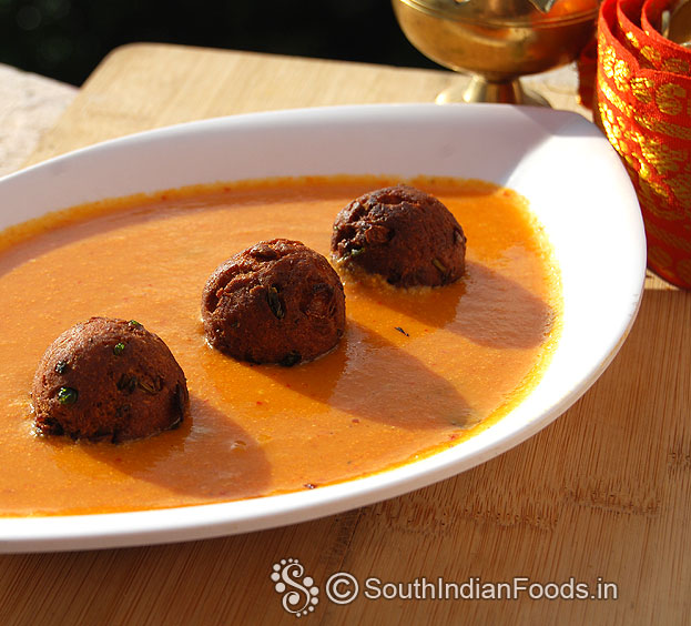 Rich and delicious gulab jamun balls in tomato cashew curry