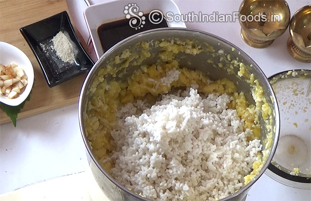 Add soaked raw rice