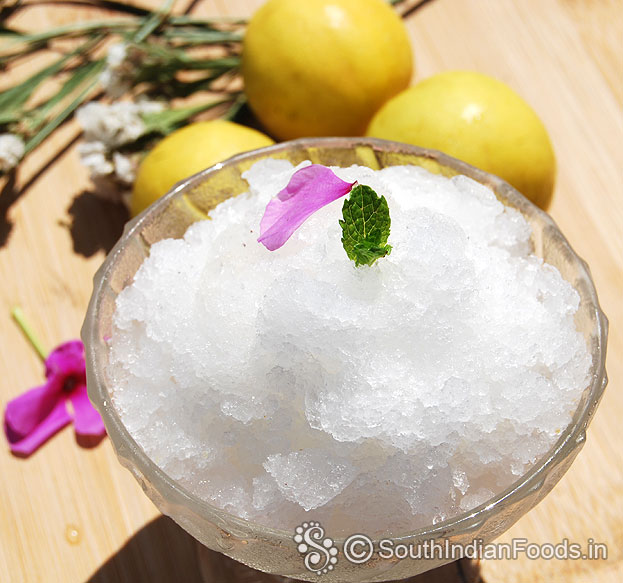 Smooth lemon granita ready, Serve immediately