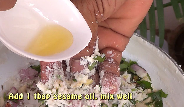 Add sesame oil, mix well