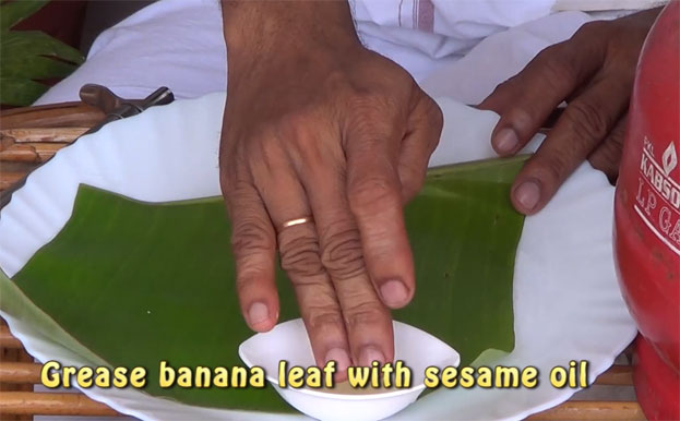 Grease banan leaf with sesame oil