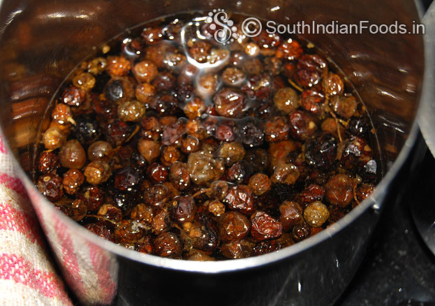 Wash and soak manathakkali vathal for 10 min