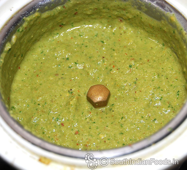 Smooth and healthy palak chutney ready