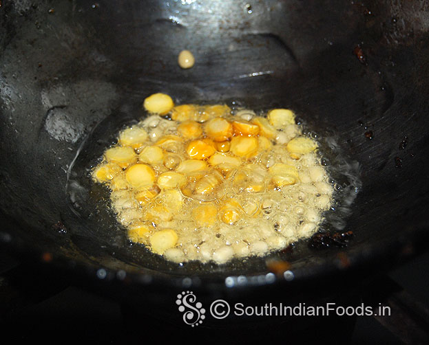 Heat pan add urad dal and bengal gram
