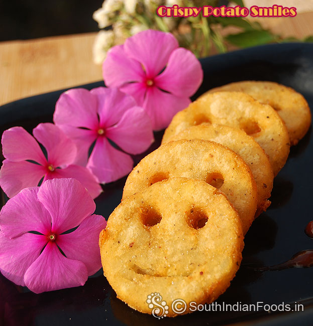 Crispy potato smiles ready, serve hot with chilli sauce