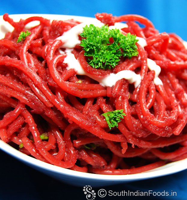 Spagetti in beetroot sauce