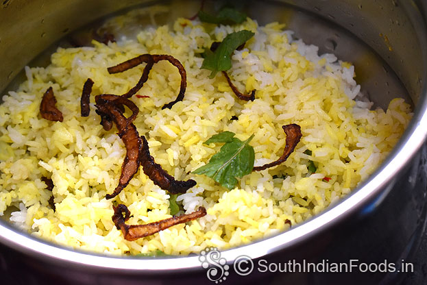 Add saffron rice, fried onion, mint leaves