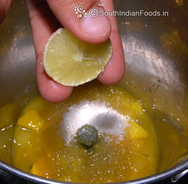In a blender add cooked mango mixture, lemon jucie
