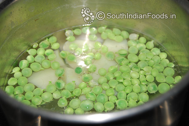 Boil potato for 3 min, then add green peas boil it for another 2 min then drain water.