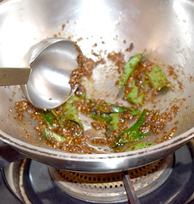 Heat 2 tbsp oil in a pan add ground fenugreek, curry leaves