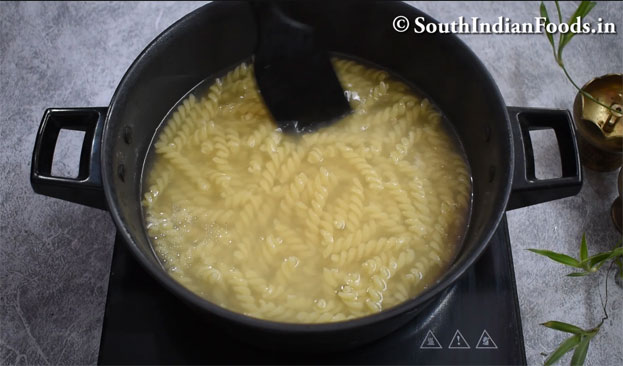 Mushroom white sauce pasta recipe step 6