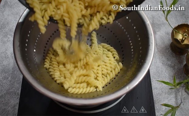 Mushroom white sauce pasta recipe step 7