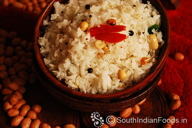Coconut rice with roasted groundnut