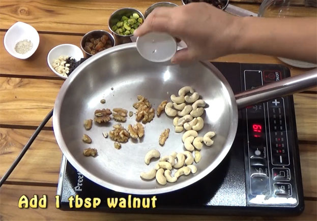 Add walnut roast