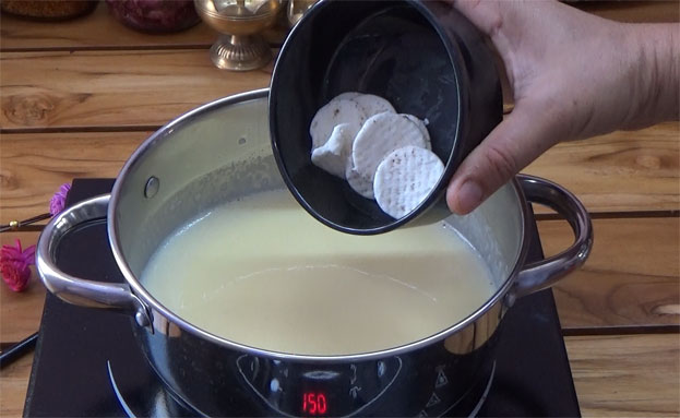 In a bowl add fresh curd / Oreo custard ice cream cake step 14