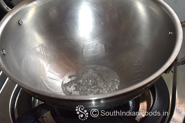 Heat pan add 2 tbsp oil, add mustard seeds, let it splutter
