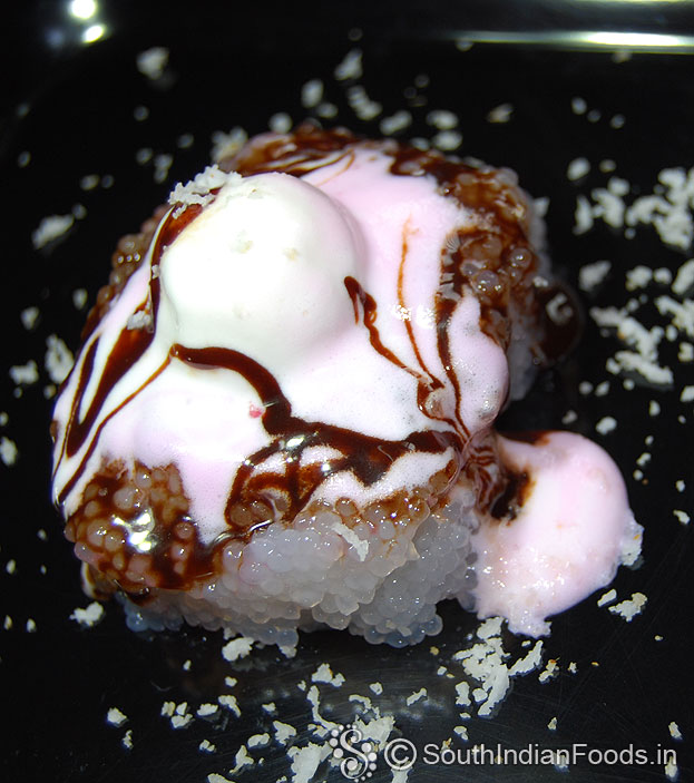 Tapioca pearl pudding with ice cream